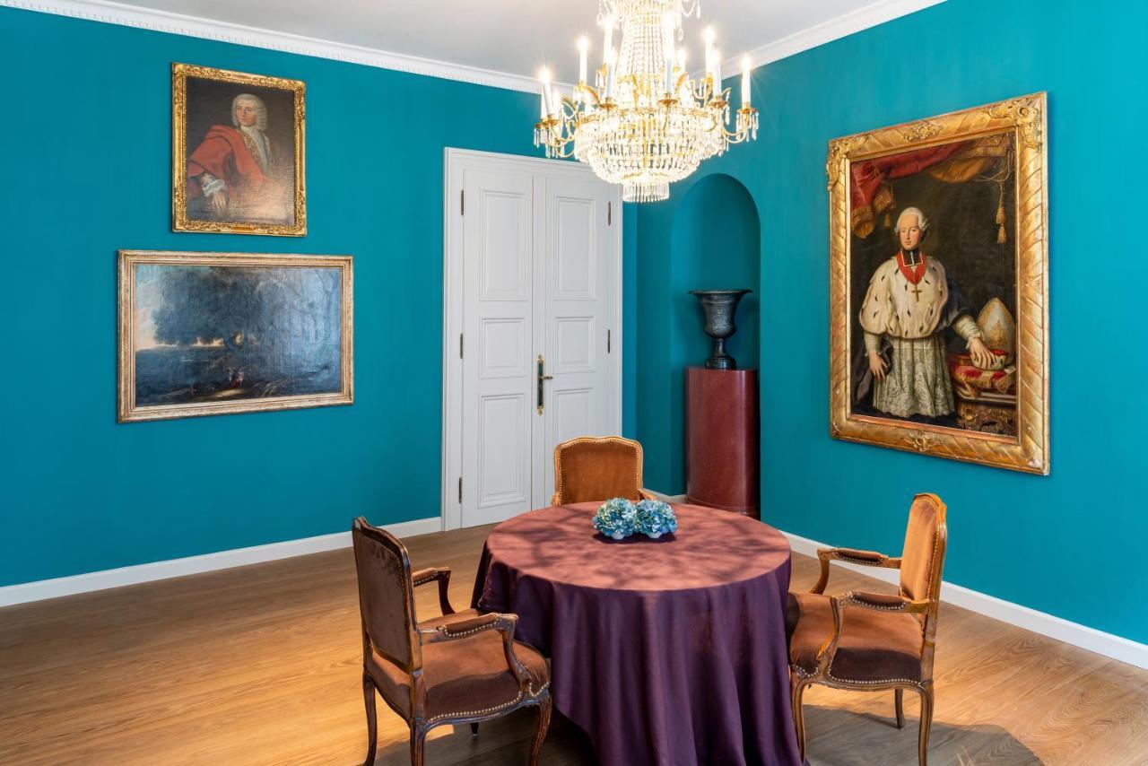 Hotel Bayerischer Hof München Kültér fotó A room in the museum