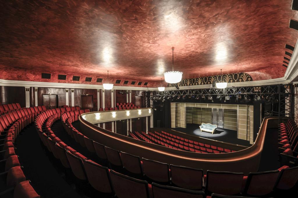Hotel Bayerischer Hof München Kültér fotó The interior of the restored theatre
